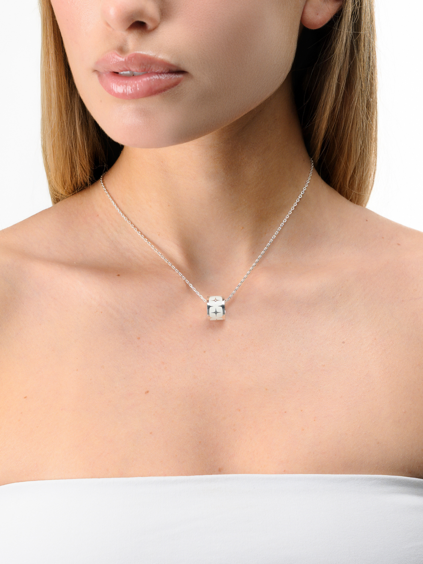 FLARE FRAME NECKLACE