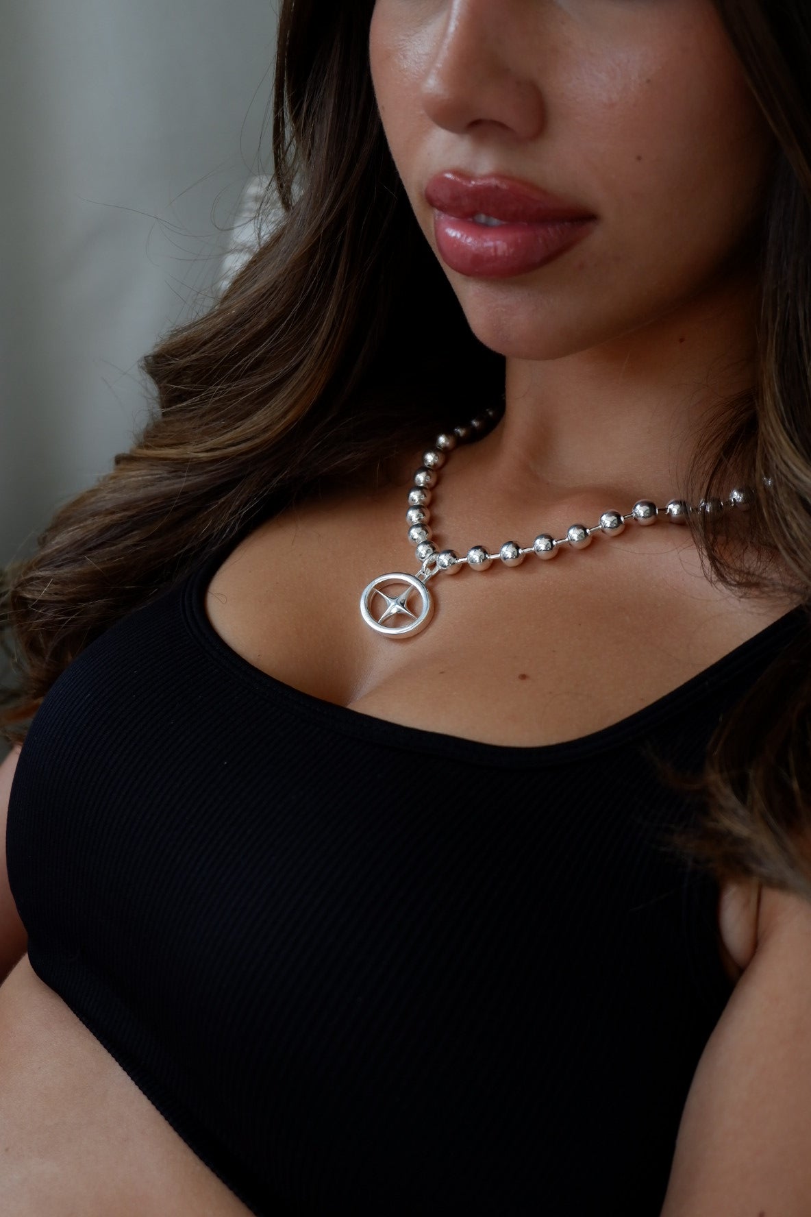 ICON LES BALLS OVAL PENDANT NECKLACE